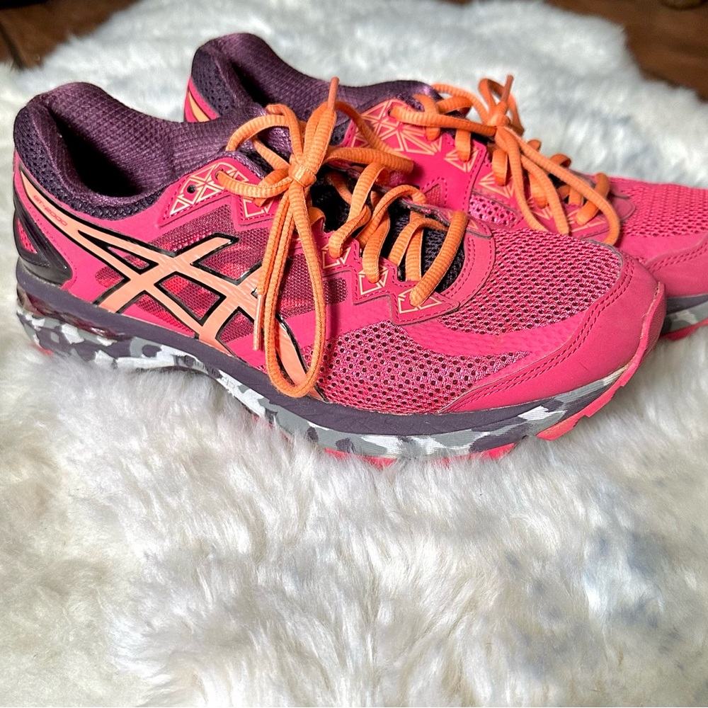 Woman’s Asics Size 9.5